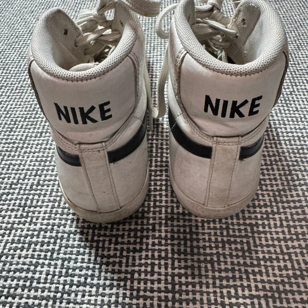 Nike Blazer Mid 77 Kids White Black High Top Sneakers DA4086-100 Size 5Y